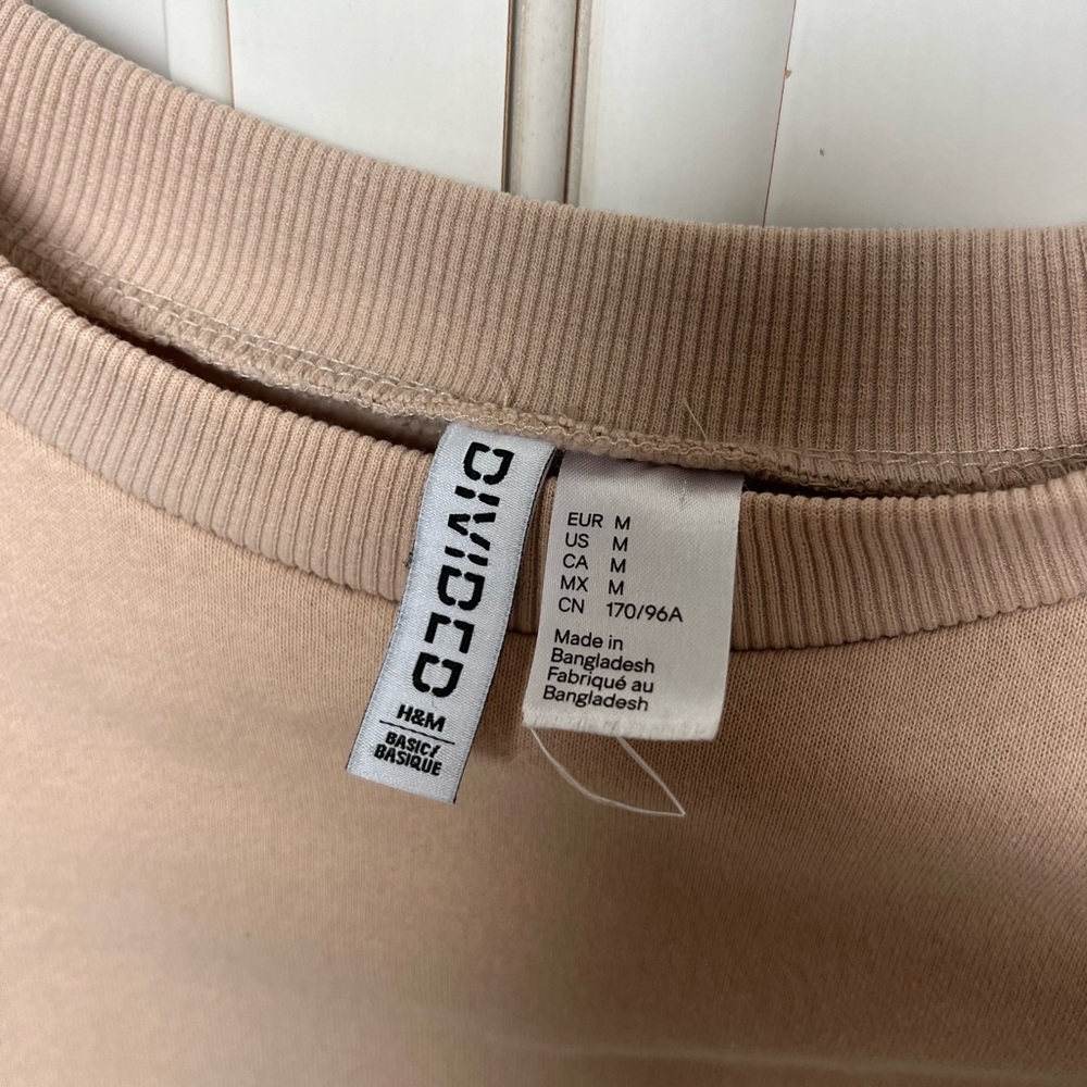 H&M Divided Beige Ribbed Crewneck - Picture 2 of 3